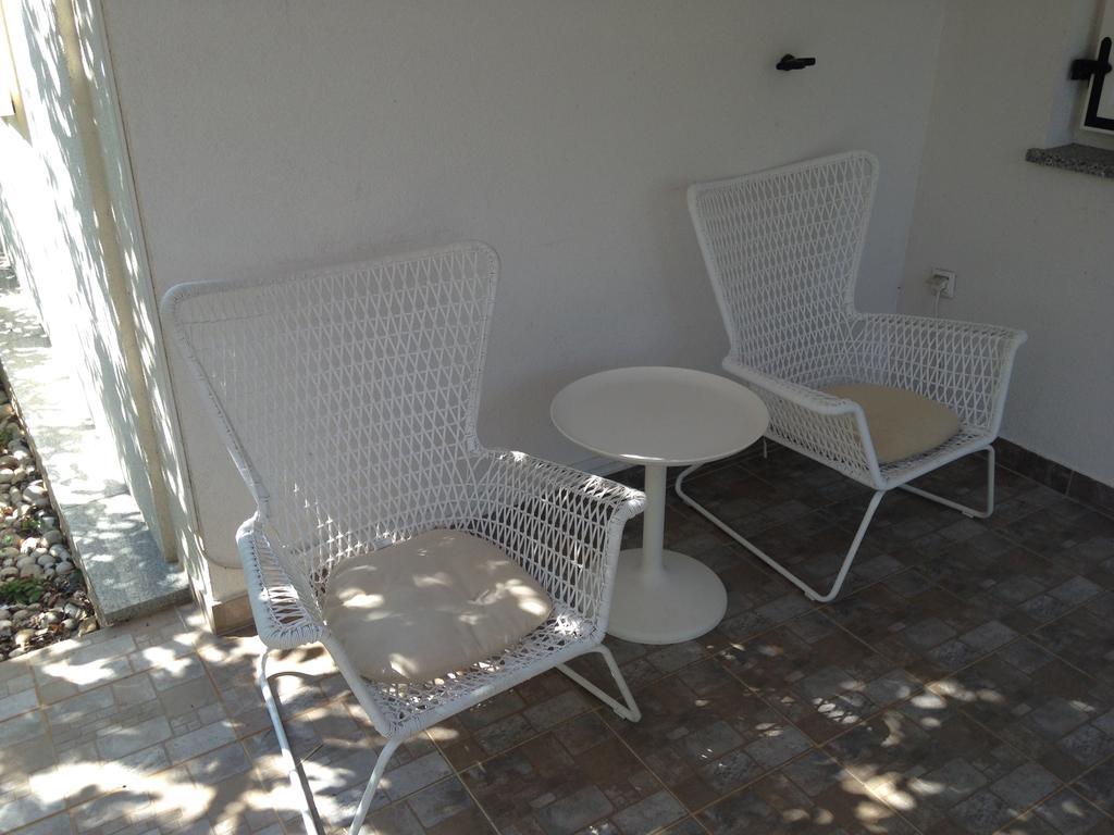 Apartment And Studio Jelusic Pinezići Екстериор снимка