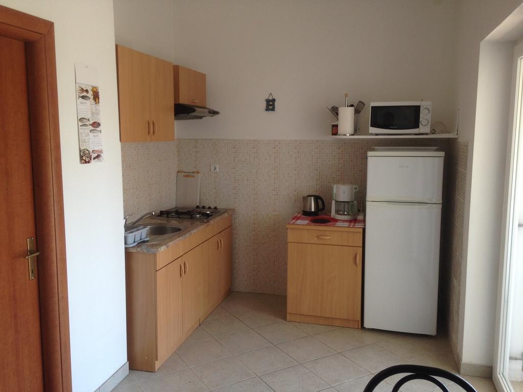 Apartment And Studio Jelusic Pinezići Стая снимка